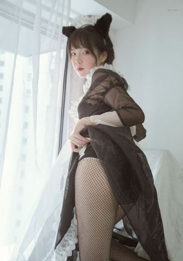 年轻的女秘书