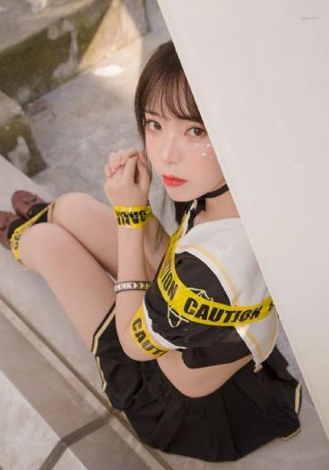 扰乱吧打烊后仅剩二人的沙龙