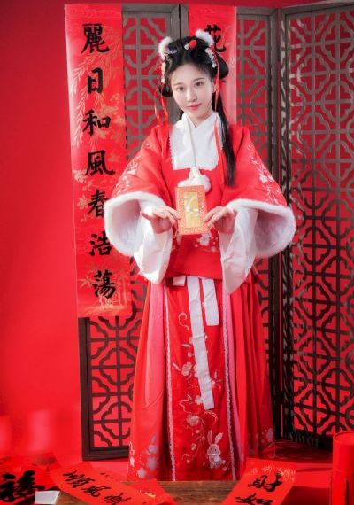 两男一女3p揉着她的奶视频