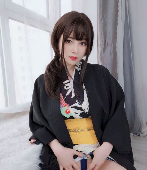 《漂亮的女邻居》在线