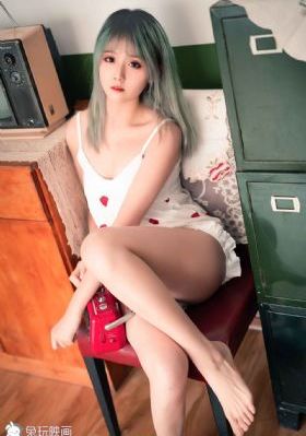 加油站的6个瑞士女孩
